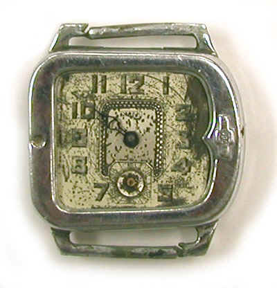 Wrist watch with clearance radium