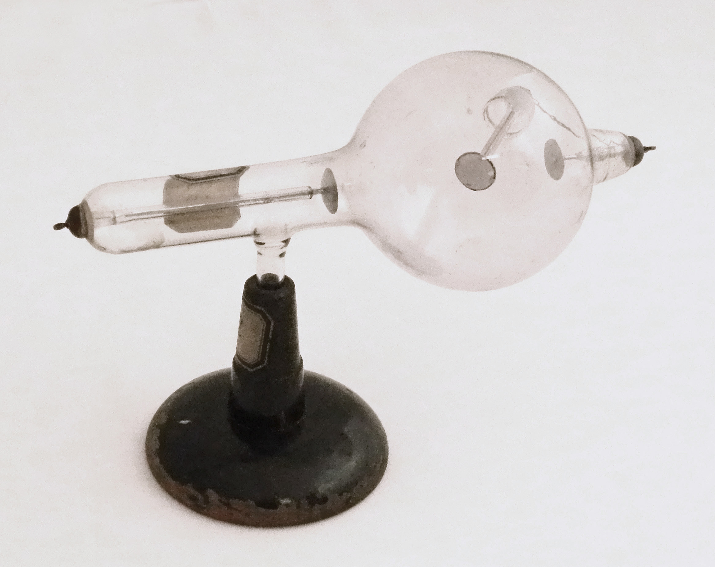 Simple Cold Cathode X-Ray Tube (1900-1905)
