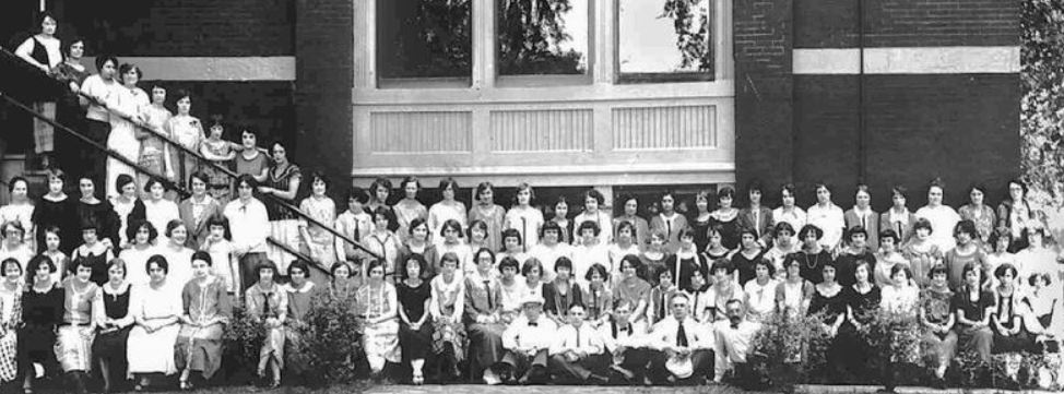 Image of the workers at Radium Dial Company, Photo Credit: AP Photo/Ottawa Daily Times