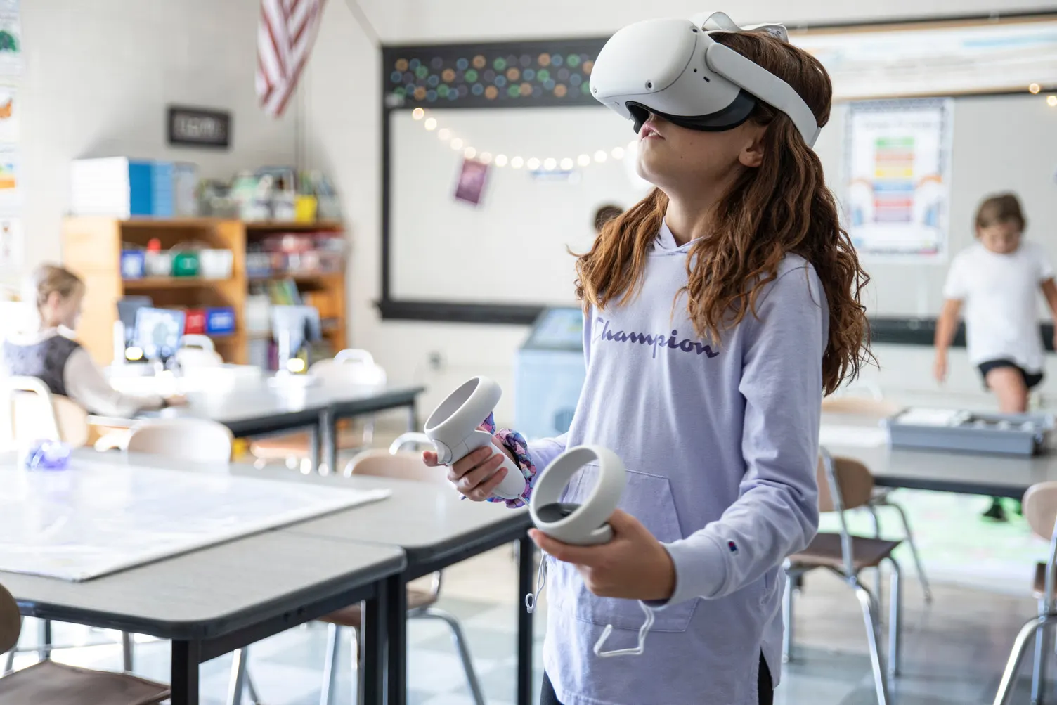 A female student uses a virtual reality headset
