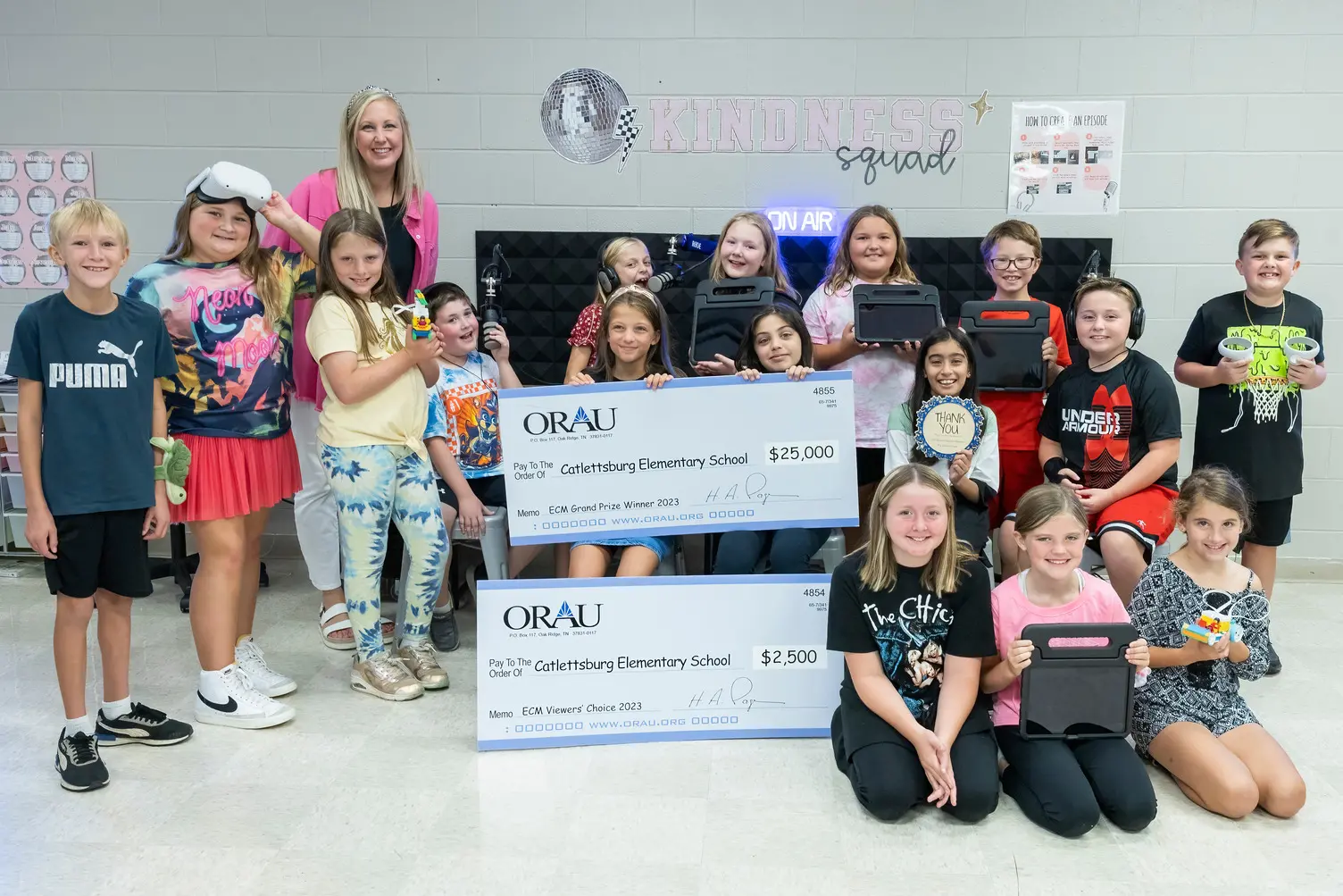 Fourth grade teacher Danielle Roderick of Catlettsburg Elementary in Kodak, Tennessee, and her students display some of their new technology as 2023 winners of ORAU’s Extreme Classroom Makeover grand prize